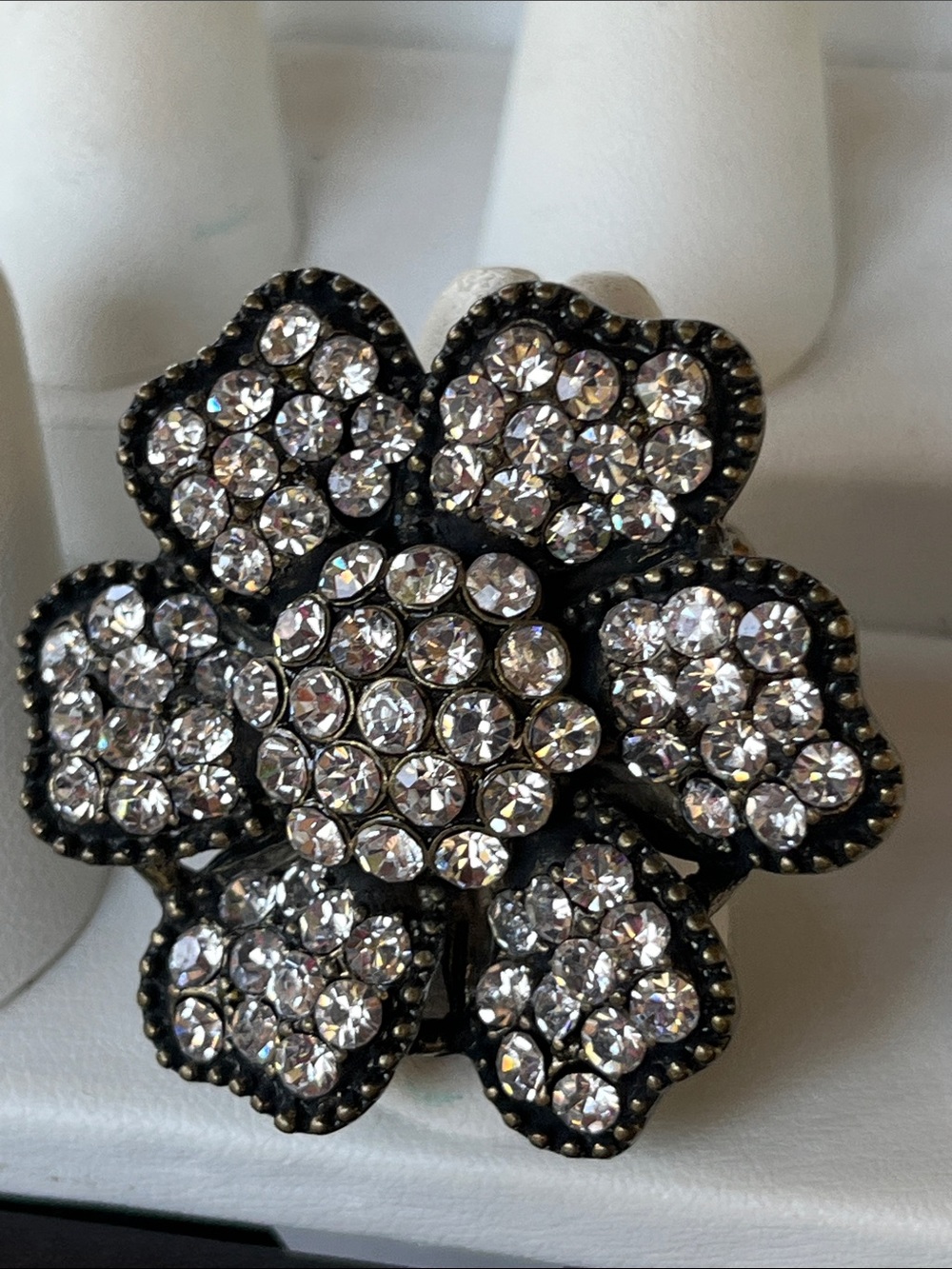 Crystal Flower stretch Statement Ring - Rhinestone - Picture 3 of 6